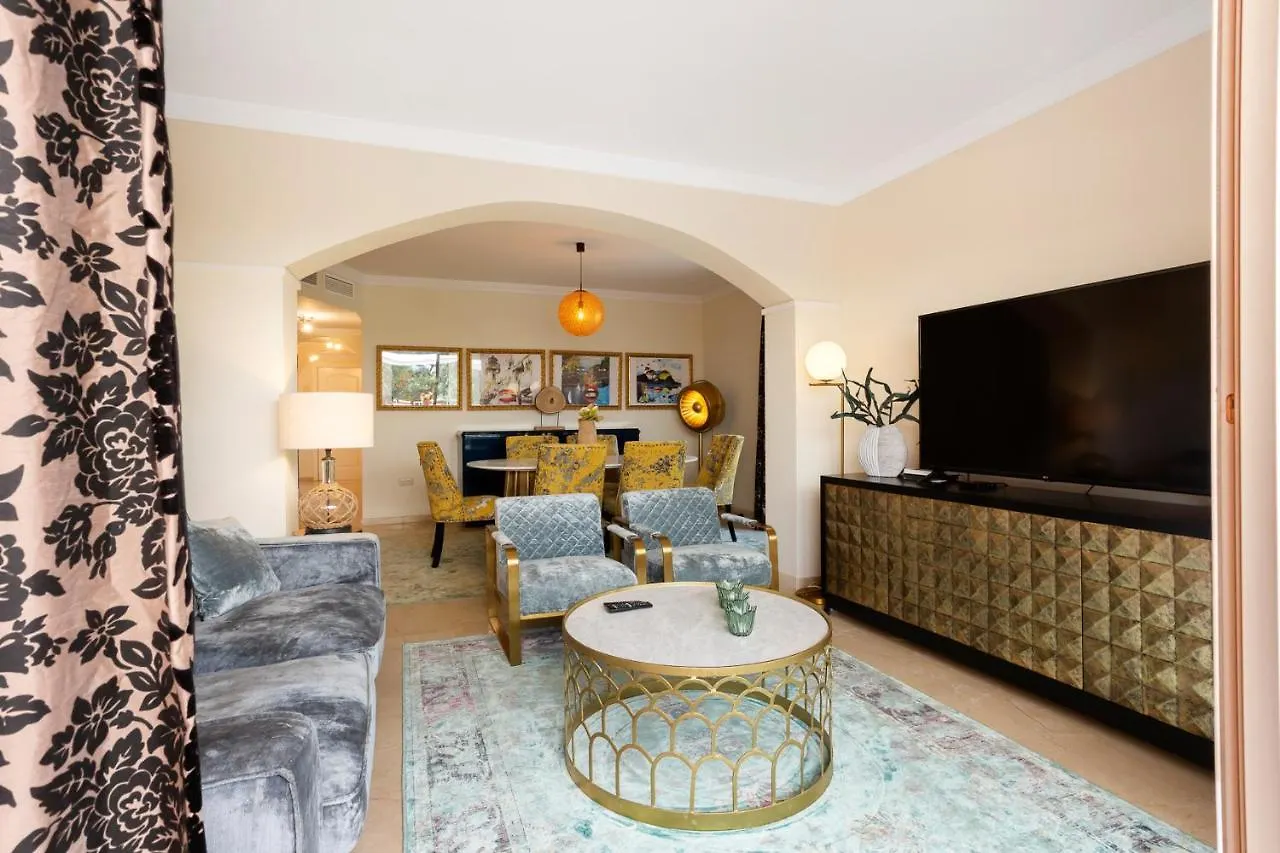 Beautiful Apartment With Big Terrace And Access To 3 Pools Elviria Marbella Spain