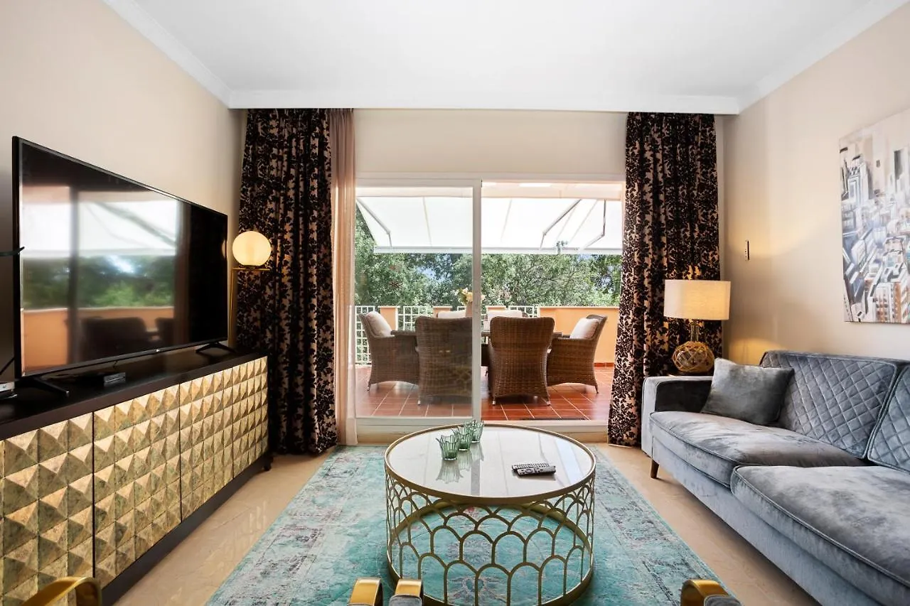 Beautiful Apartment With Big Terrace And Access To 3 Pools Elviria Marbella Spain